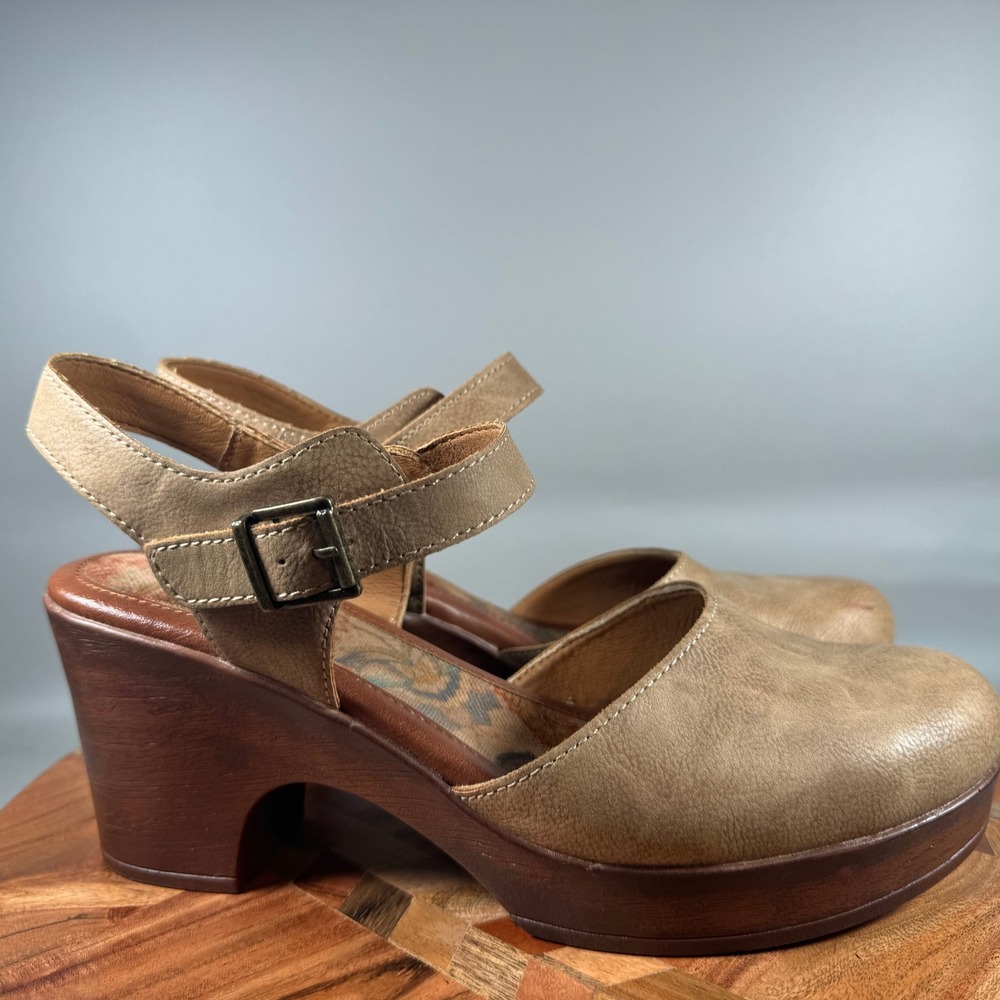 B.O.C. Born Concept Women Tan Platform Clog Sandals BC0008071 Size 11M